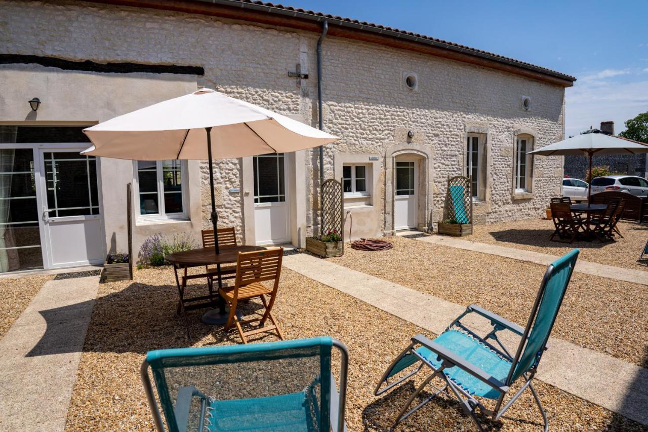 Les Gites Du Vigneron Et Cd'H Saint-Seurin-de-Palenne Exterior foto